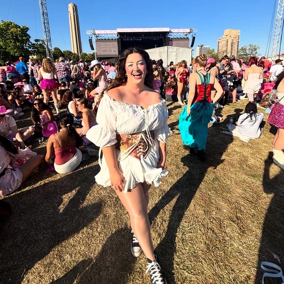 Meet your Posher, Katie - Picture 3 of 6